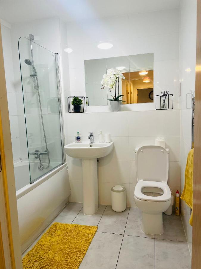 #0509 Two Bedroom Serviced Apartment- Free Parking 德比 外观 照片